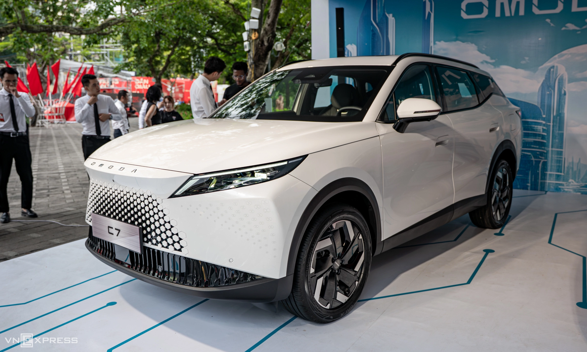 Omoda C7 tạo hình thể thao và cá tính hơn đàn em C5